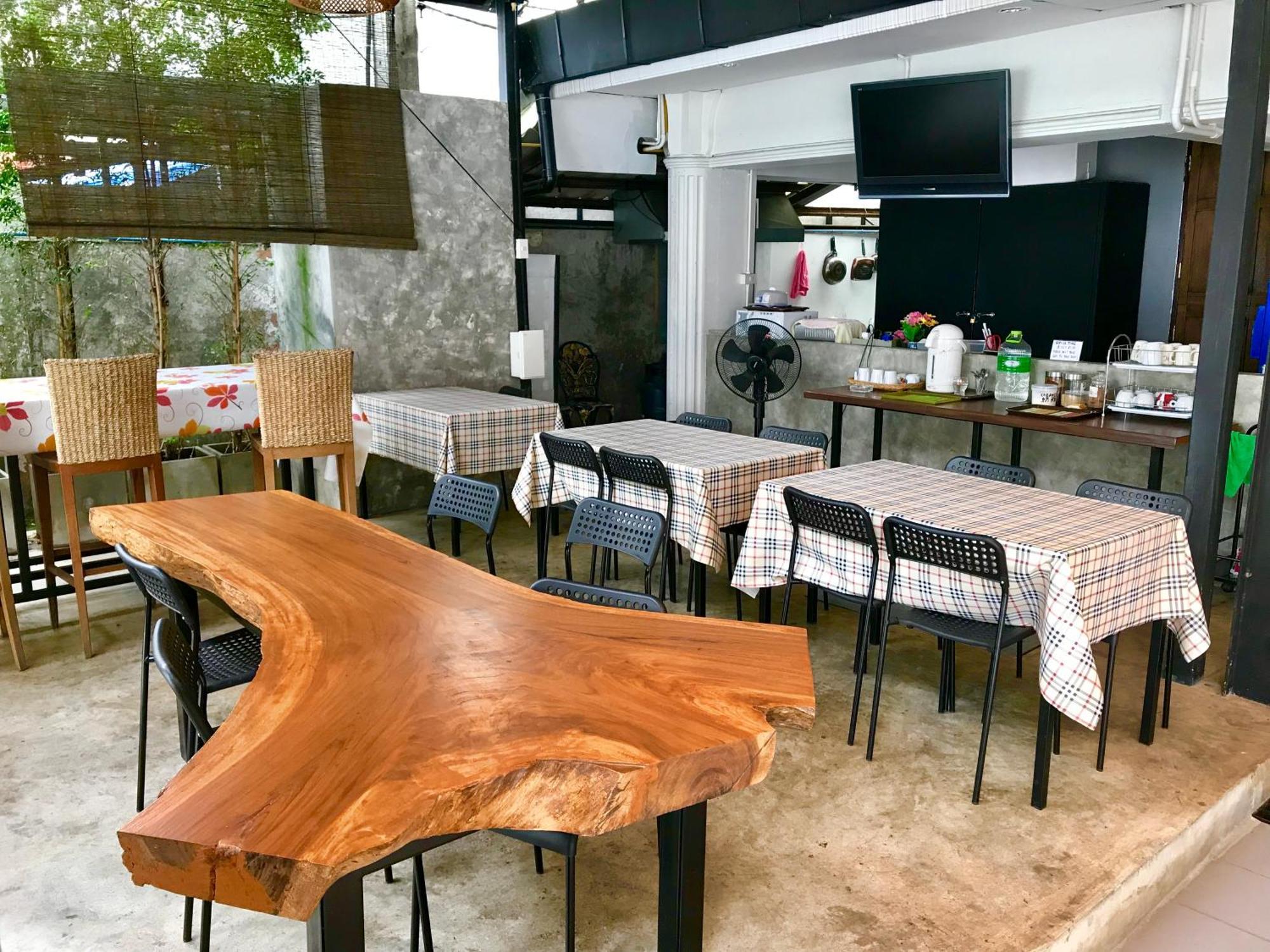 Rcn Court & Inn Chiang Mai Eksteriør billede